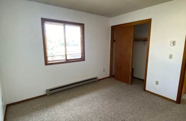 3 Bedroom 2 1/2 Bathroom Townhouse- CLOSE TO MSU- Gallery 4