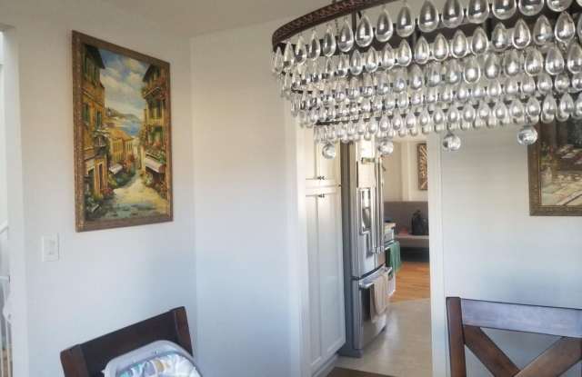 2110 Marshallfield Ln Gallery 4