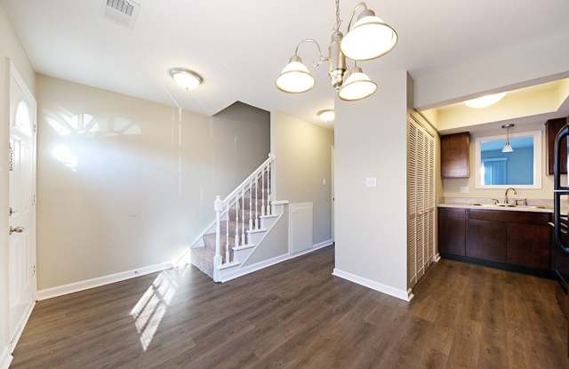 2 Bedroom 1 Bathroom Townhome Available in Speedway, IN - The Andover Gallery 2