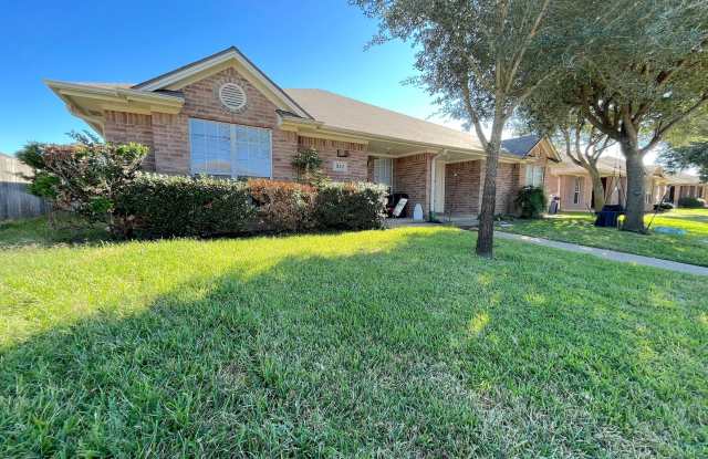 AUGUST PRE-LEASE!  Spacious 3 Bedroom 3 Bathroom with a Yard! Gallery 1