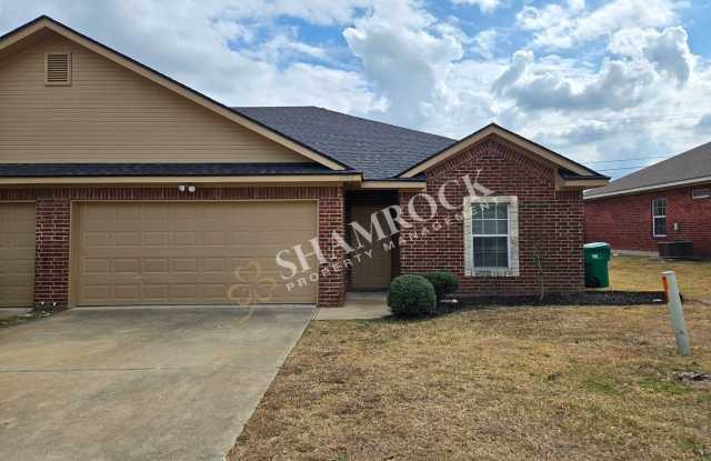 Duplex in Surrey Ridge! - 3004 Palomino Trail, Robinson, TX 76706