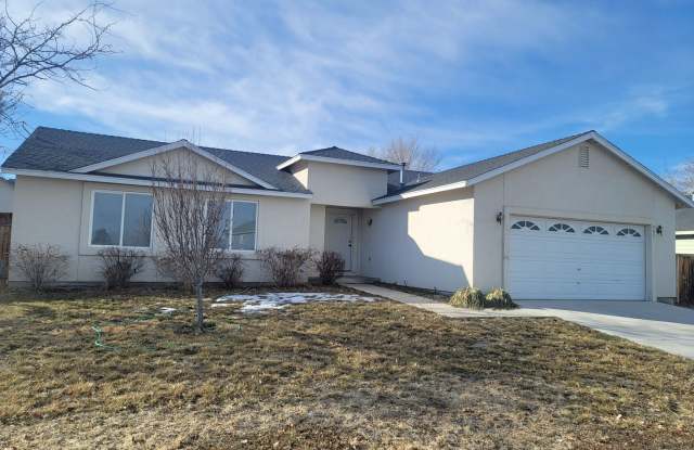 Cute 3 bedroom , 2 bath home on the Fernley Golf Course, $2000 a month, $2100 security deposit photos photos