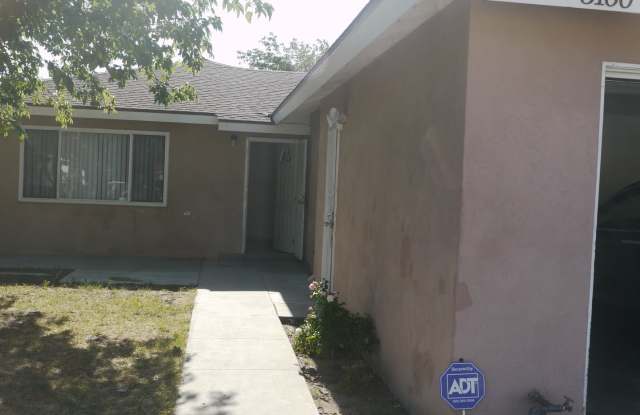 Fully Remodeled 4-Bedroom Home for Rent – Move-In Ready photos photos