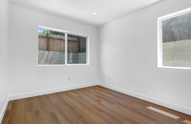 358 1/2 North Chicago Street Gallery 3