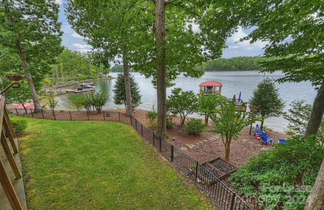 139 Hawkes Point Drive Gallery 2