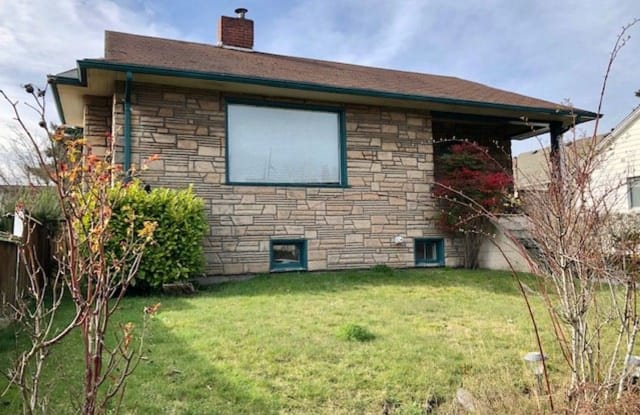 4045 42nd Ave SW - 4045 42nd Avenue Southwest, Seattle, WA 98116