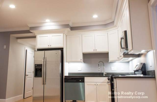 10 Greenway Ct Gallery 2