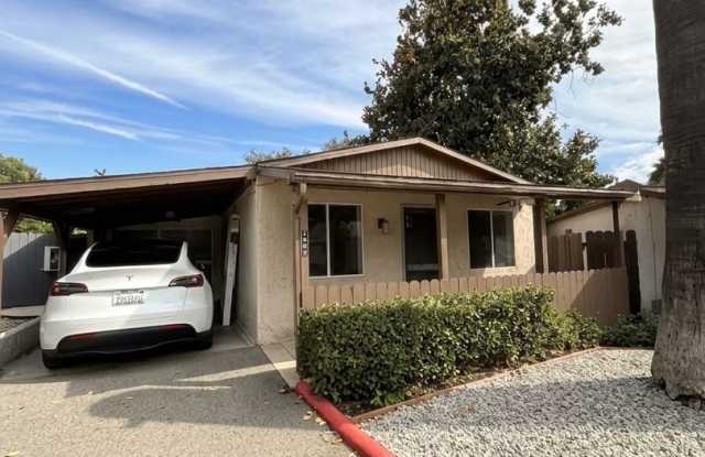 1 bedroom Cottage - Vaulted Ceiling, Washer/Dryer Hookups, a/c, Fenced Yard/Patio, Pet Friendly photos photos