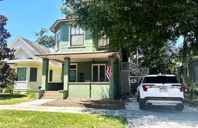 Great downtown location just 1-1/2 blocks off Centre St.! Gallery 1