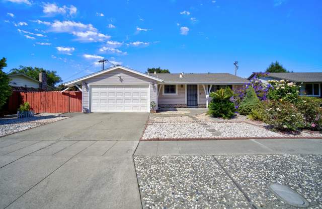 25309 Meredith Court photos photos
