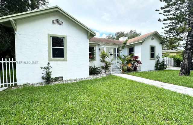 684 NE 83rd Ter photos photos