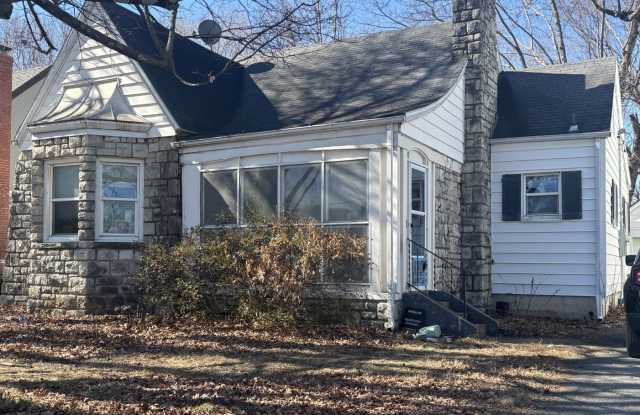 Near Missouri State University and Walking Distance to Mercy Hospital photos photos