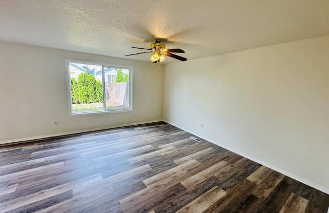 Charming Salmon Creek Duplex Gallery 4