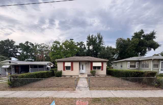 Three Bedroom One Bathroom Cottage in Palmetto Park, St. Petersburg Gallery 4