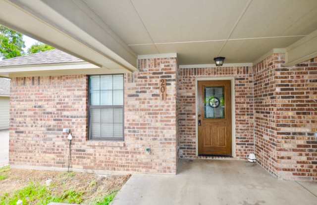 FOR LEASE - 1 BR – 1 BA Unit in Triplex in Stephenville. Covered Parking. Five blocks to Tarleton State University! Gallery 3