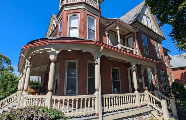 400 RURAL Avenue Gallery 1