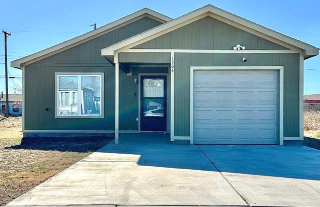 Move In Special 1/2 Off First Months Rent! - Cute 3 Bedroom Home photos photos