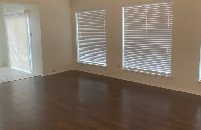6211 Mercedes Dr Gallery 2