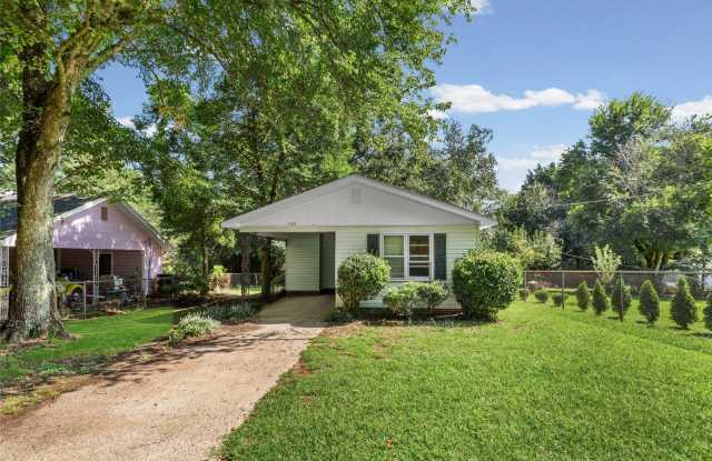 Bungalow Cottage - Carrolton - 2 bedroom, 1 bath $1300.00 per month Gallery 4