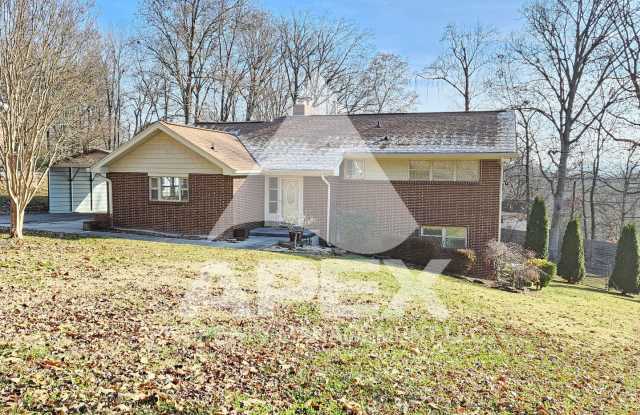 Spacious 4Bd – 2Ba Tri-Level Brick Home in North Knoxville! photos photos Spacious 4Bd – 2Ba Tri-Level Brick Home in North Knoxville! photos photos
