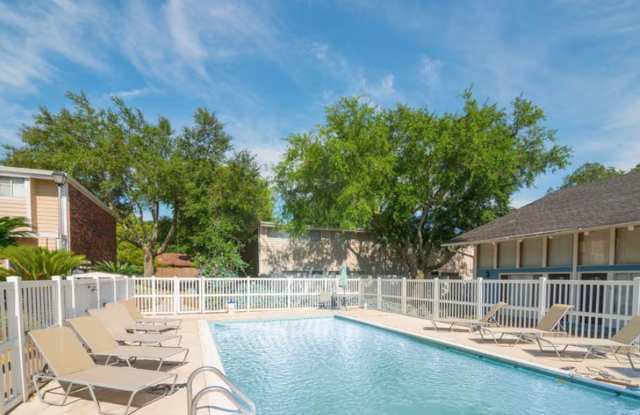 Gulf View Apartments | Pool, Gym, Granite Countertops,  MORE! photos photos