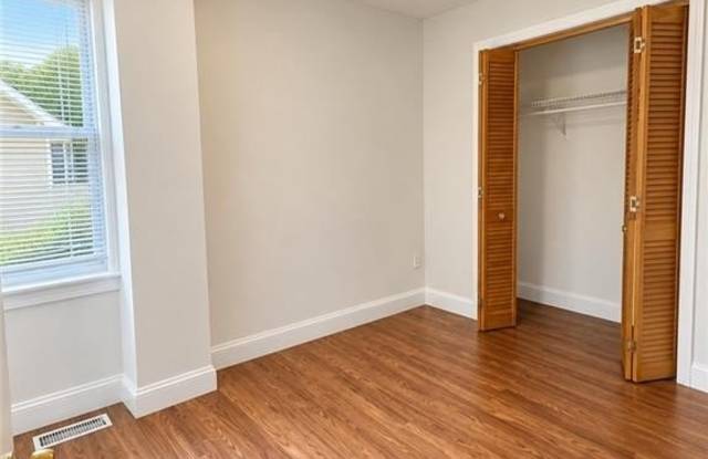 374 Maple Avenue Gallery 4