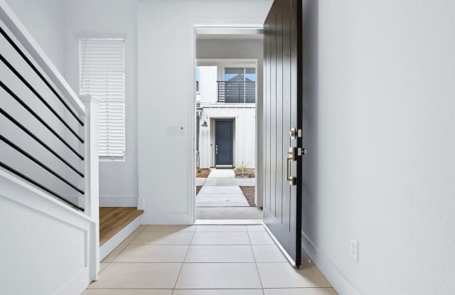 Beautiful Townhome For Rent In Well Desired Neighborhood! Gallery 3