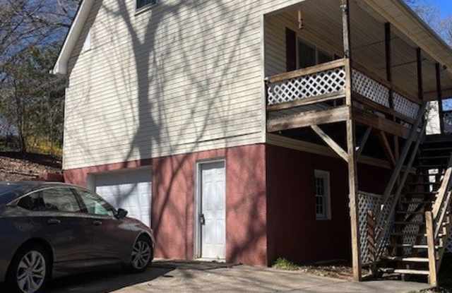 Gorgeous 3 Bedroom 2 Bath House with Front Porch! Gallery 3