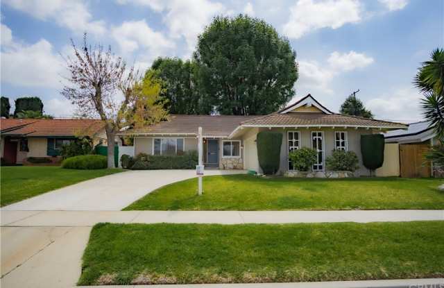 15856 Silvergrove Drive Gallery 3