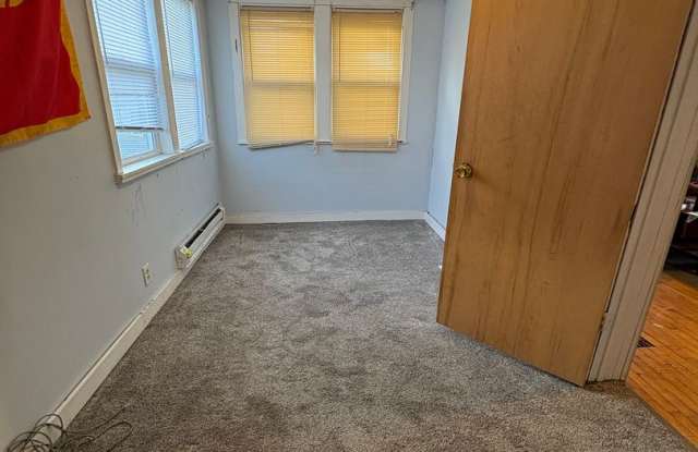Affordable 2 Bedroom Lower Apartment Near Western Tech Gallery 2
