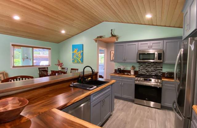3-Bed, 2-Bath Custom Furnished Home-Turn Key In HPP photos photos
