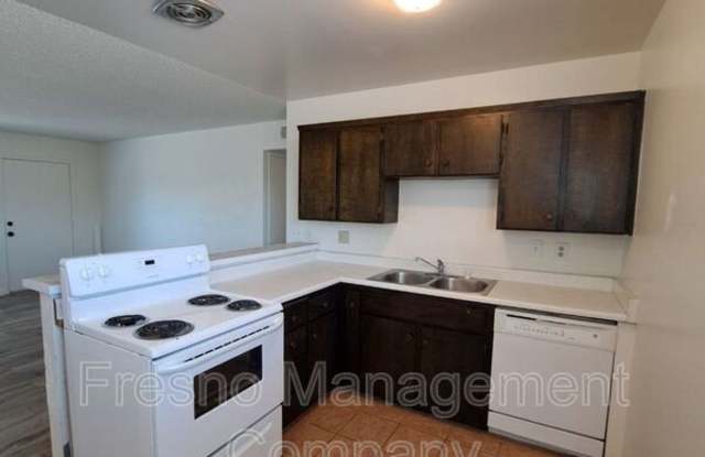 2665 N Wishon Ave photos photos