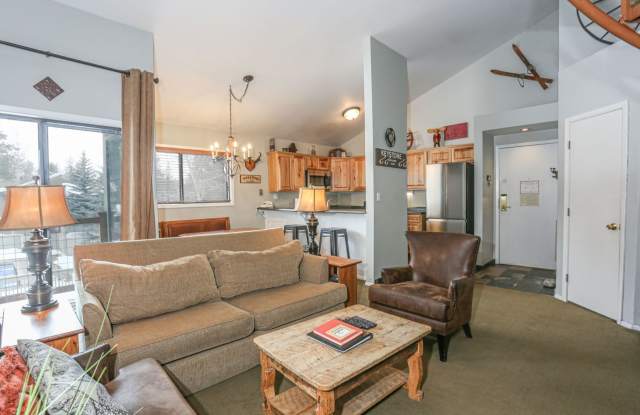 Move in Special! Keystone 2 bed/2bath! Plus Bonus Room  Pool and Hot Tubs!  BIKE STORAGE! Gallery 4