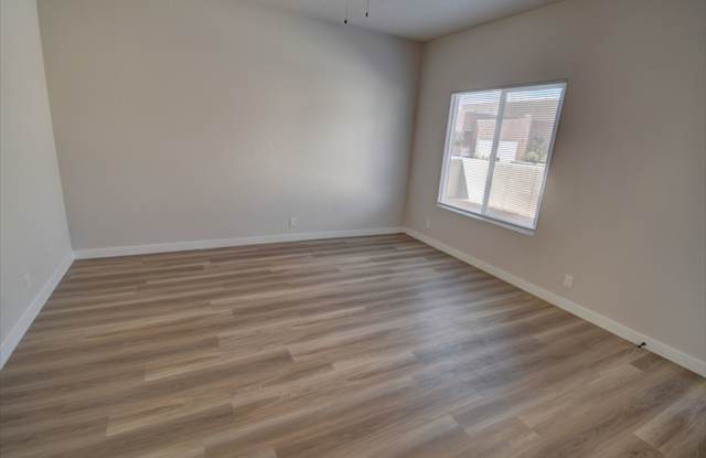 Amazing Remodeled Town Home in North Valley Gallery 4