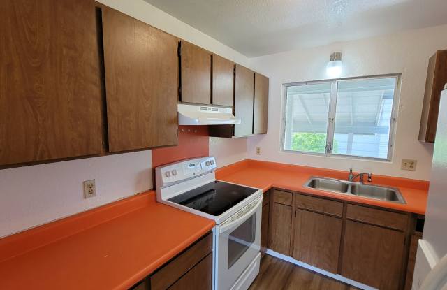 "Waiau Garden Court" 2 bedroom 1 bath Townhome with 1 parking Gallery 1