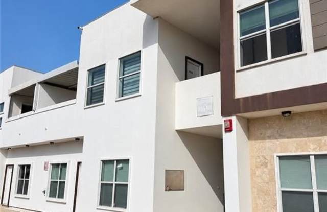 4217 Colbath Avenue Gallery 1
