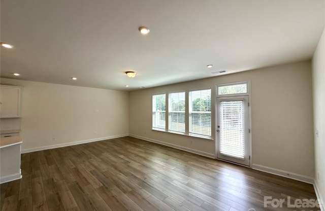 6032 Mariemont Circle Gallery 3
