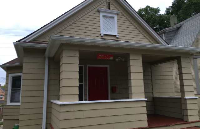 Available Now (does not qualify for section 8).  Great House, Midtown near UNMC, Creighton, and the interstate.  Walking distance to The Mill, Aldermans, and all Leavenworth Establishments. Gallery 1