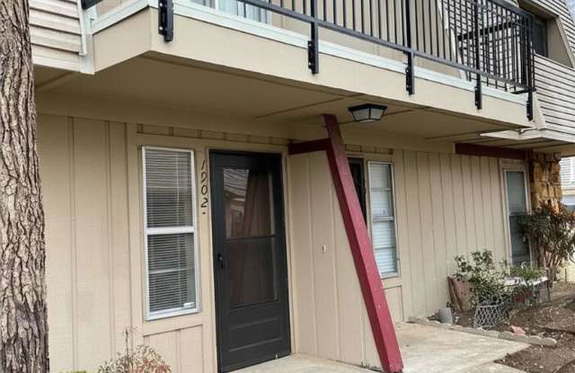 Spacious 2 Bed / 2 Bath Unit in Tulsa photos photos