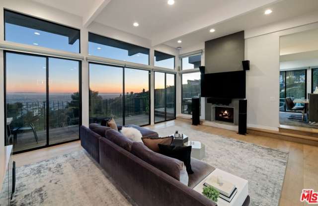 2001 Sunset Plaza Dr photos photos