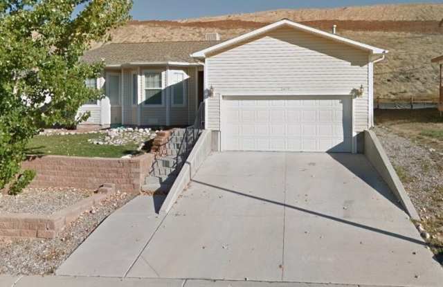 2474 Pioneer Way Gallery 1