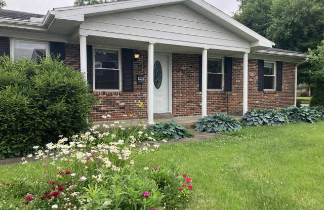 900 S Saint James Boulevard photos photos