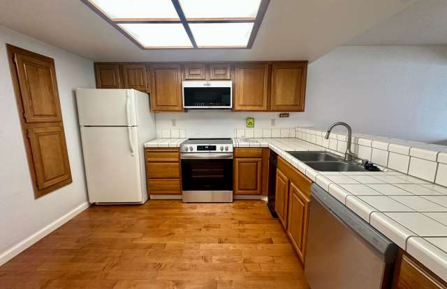 2 bedroom, 2.5 bathroom townhouse with private garage, yard, and w/d available now photos photos