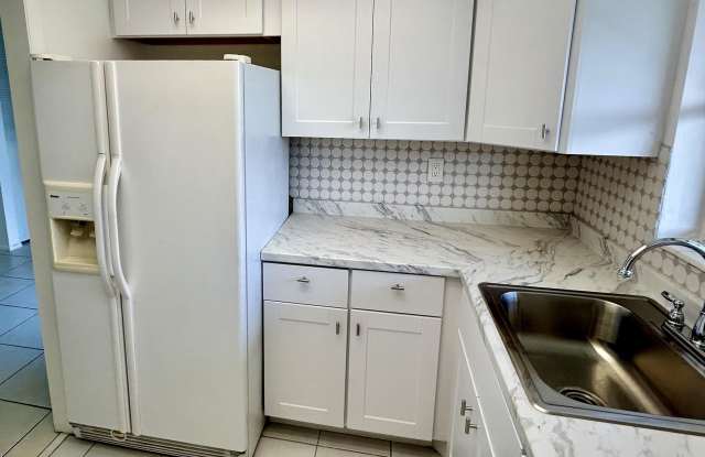 2895 CROSLEY Drive W Gallery 2