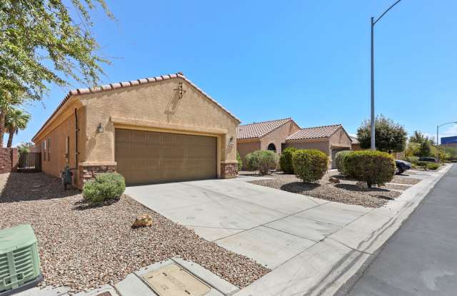 Single Story Pool Home In Stallion Mountain Guard Gated Community Gallery 4