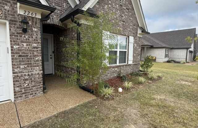 Beautiful 4-bedroom 3 full bathroom home in Southaven, MS photos photos