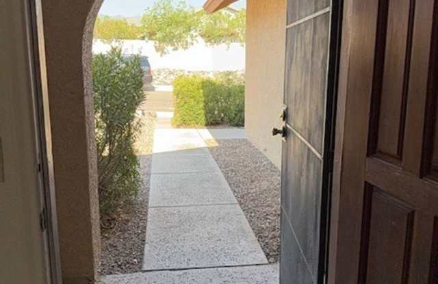 Community Pool_Great Views_Harrison/Escalante_Garage Gallery 4