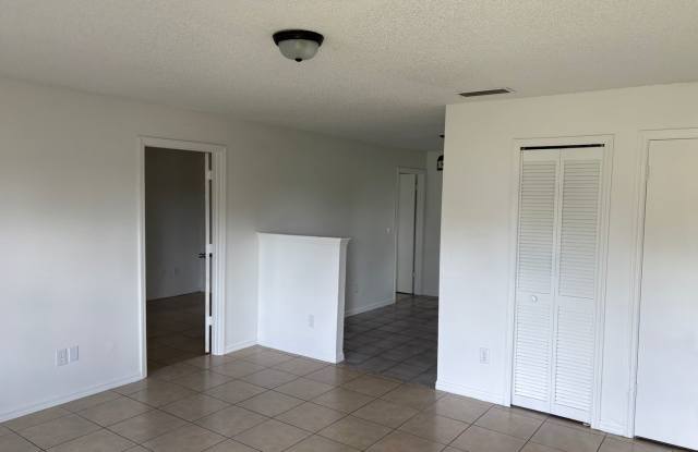 AVAILABLE NOW! Charming 3-Bedroom Ocala Home with Garage & Spacious Yard Gallery 3