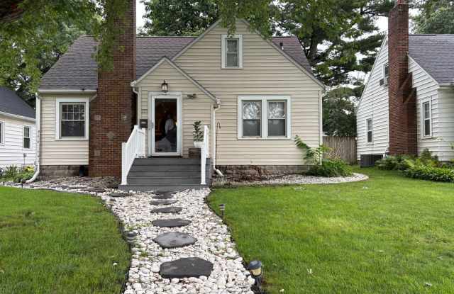 223 Hillside Dr, Waterloo – Updated 3 Bedroom, 2 Bathroom Home photos photos