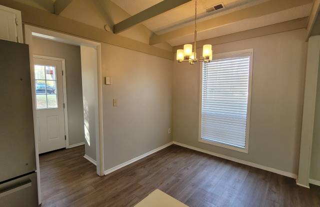 Lake Jeanette area!! Renovated three bedroom two bath Gallery 3